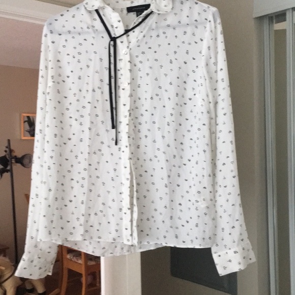 Blouse, white with black designs - Picture 5 of 5